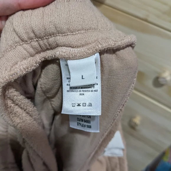 NEW Citizens of Humanity | Nia Wide-leg Sweatpant in Nougat - Picture 11 of 13